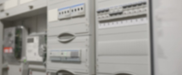 Schalt­schrank­bau bei Elektro Ströbel GmbH in Wendelstein b. Nürnberg